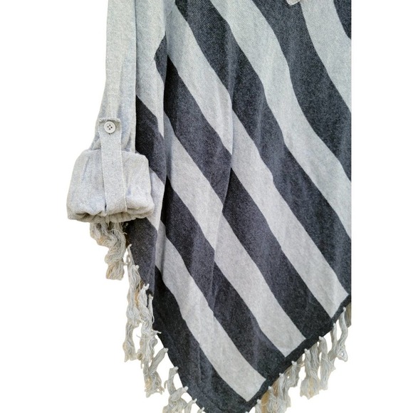 A'GACI Double Zero Women's Gray Striped Shawl Large - Picture 2 of 6